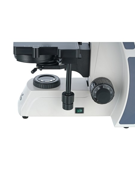 Microscopio trinoculare Levenhuk MED 45T